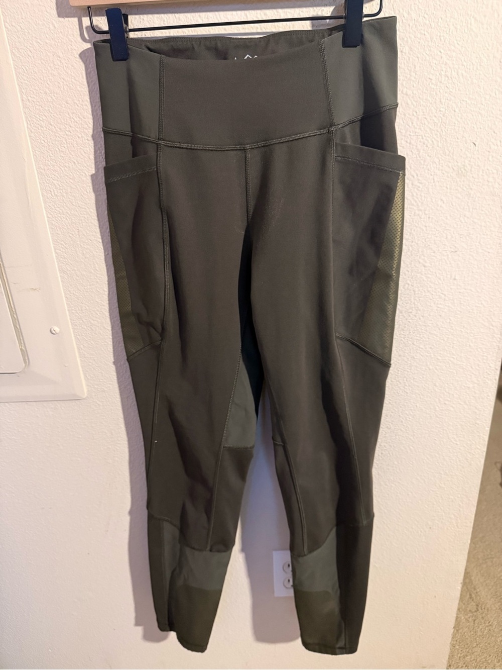 REI Co-op Compression Leggings Olive Black Side Pocket Activewear M